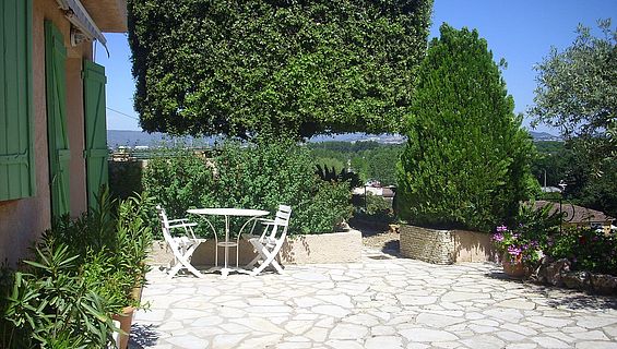 Location villa Martinache indépendante 8 couchages 3 chambres piscine internet Fréjus Saint Aygulf 83370