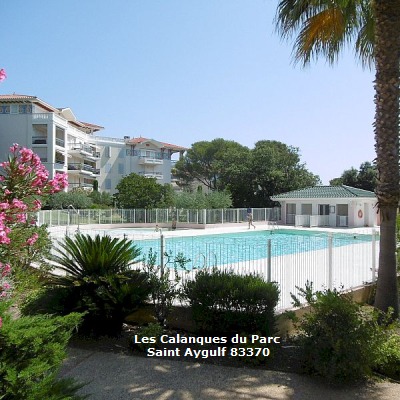  Fréjus, Saint Aygulf, 83370, rez de jardin de villa, proche plages, centre ville de Saint Aygulf, 2 chambres, grand jardin, wifi internet, 4 couchages, particuliers 