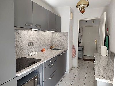  Location vacances à Saint Aygulf 83370, residence centre ville, avec garage privatif, 4 couchages, climatisation, internet gratuit, proche des plages Galiote, Louvans 