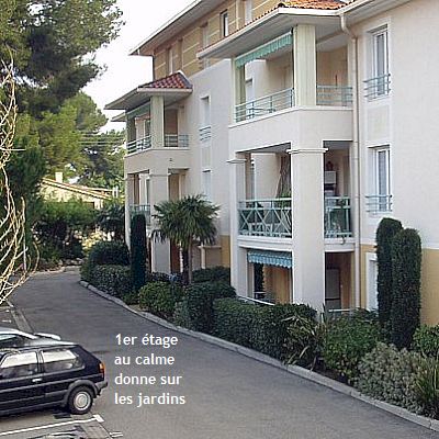  Saint Aygulf 83, centre ville, 4 couchages, garage privatif, internet gratuit, residence Clos Saint-Saens, 400m plage Galiote, les Louvans, au calme, loueurs particuliers