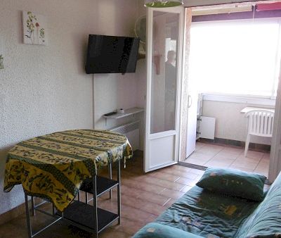  Fréjus Saint Aygulf, 83370, location Lou Gabian, bd Corot, 1 chambre, 4 couchages, proche plage de la Galiote et le port de plaisance, loueur particulier