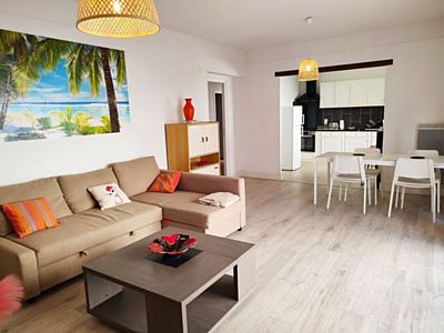 Location rez de jardin Saint-Aygulf 83370, centre ville 2 chambres, 5 couchages, jardin parking privatif 