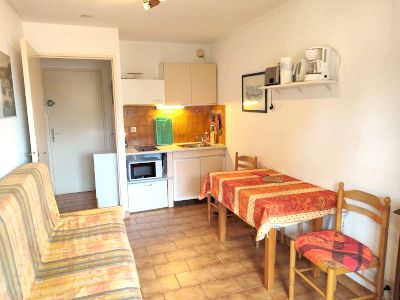 Location 1 chambre, Saint-Aygulf 83370, proche plage de la Galiote et le port de plaisance, 4 couchages, 1 chambre, parking privé, boulevard Corot