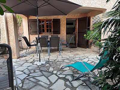 Location dans le Var, Frejus Saint-Aygulf, les Issambres, 1 chambre, 3 couchages, jardin, parking privatif, proche des plages, centre ville, wifi internet
